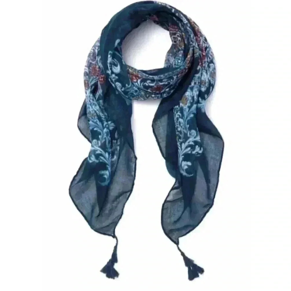 Ximena Paisley Triangle Scarf